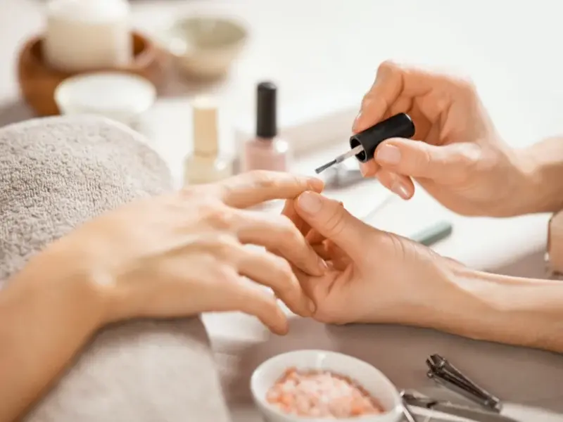 Sơn móng gel tay hoặc chân